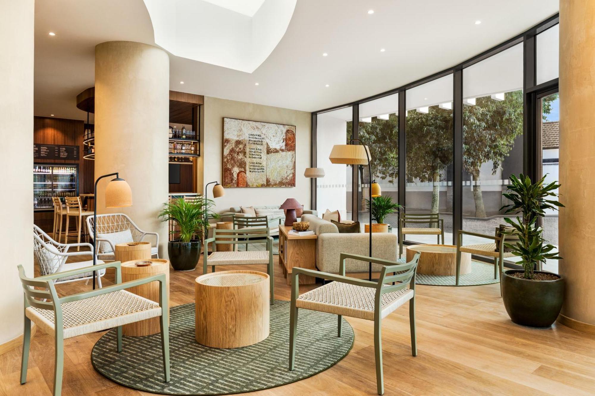 Hotel By Ihg 4*