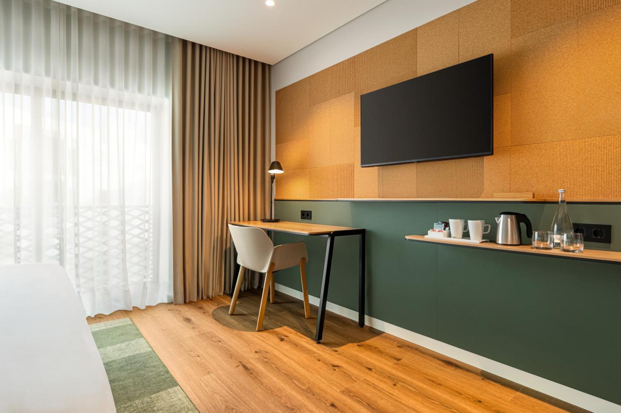 Hotel By Ihg